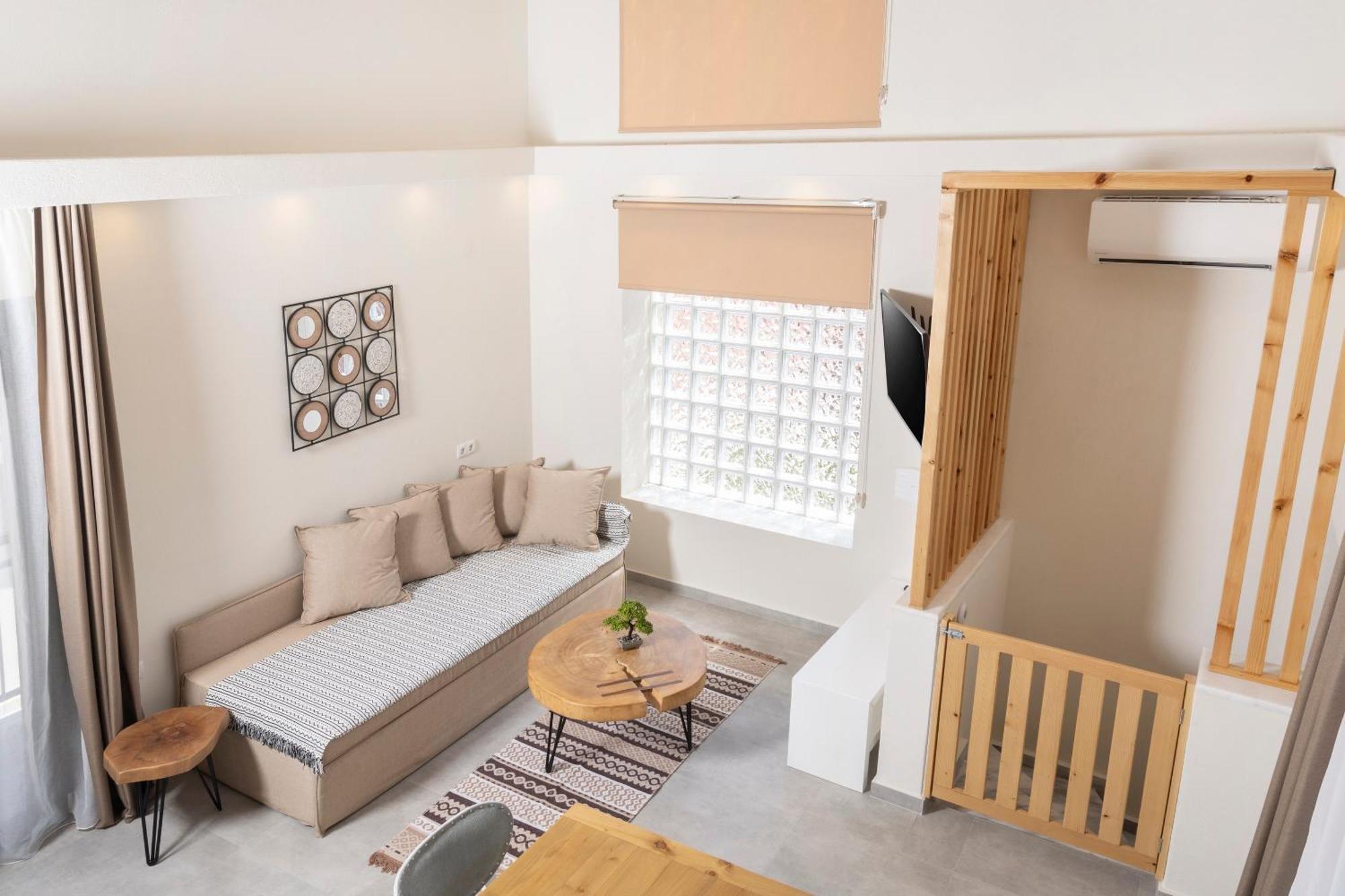 Ionas 3 Apartment *